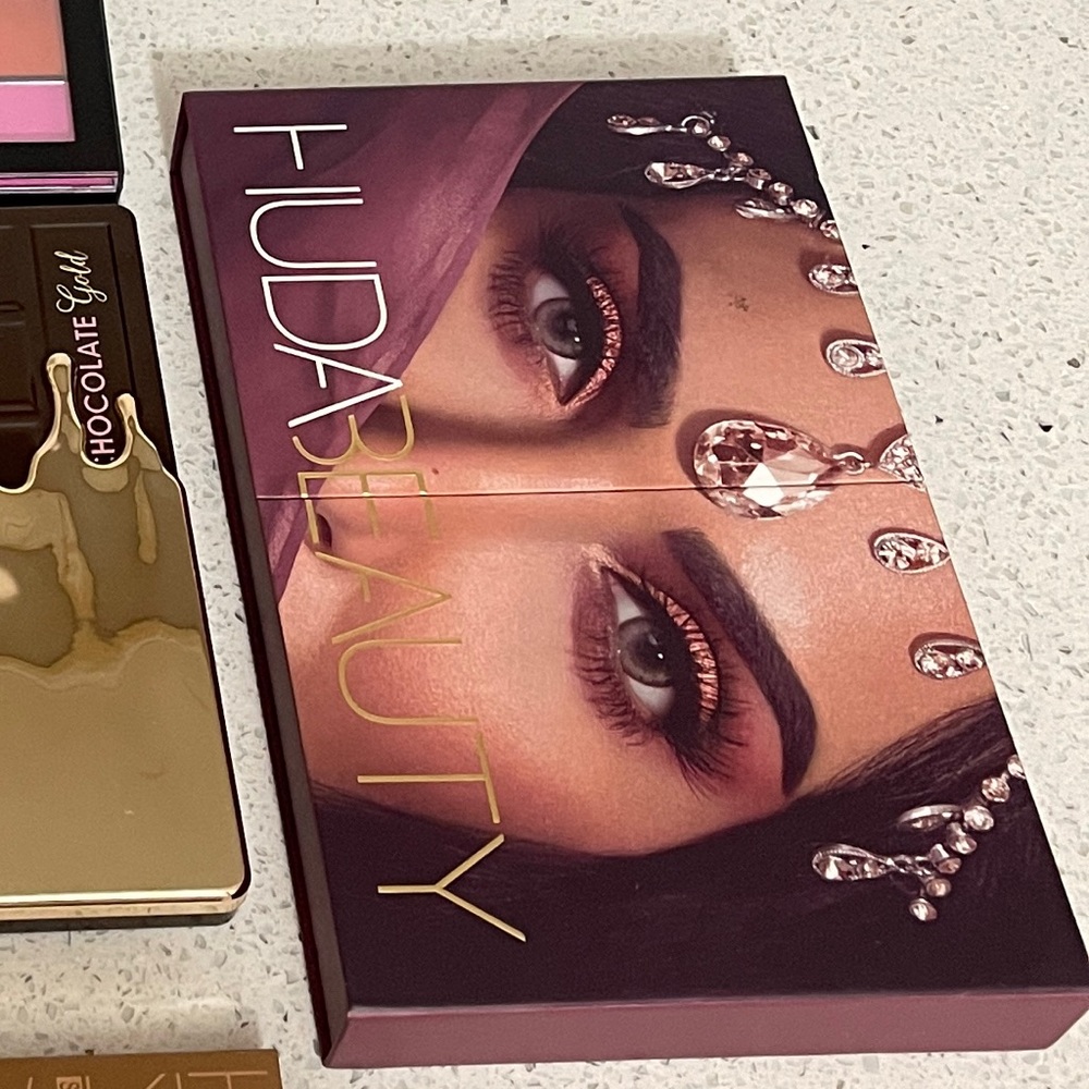Huda PR palette